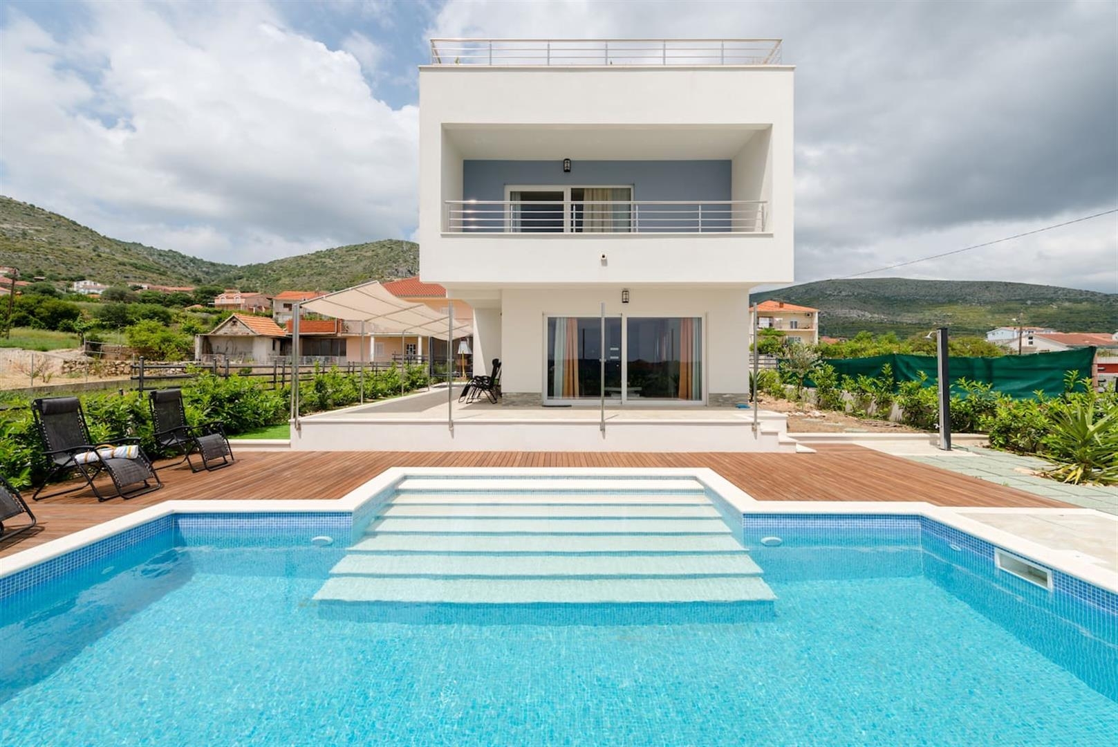 4240- Trogir - nova moderna vila s bazenom