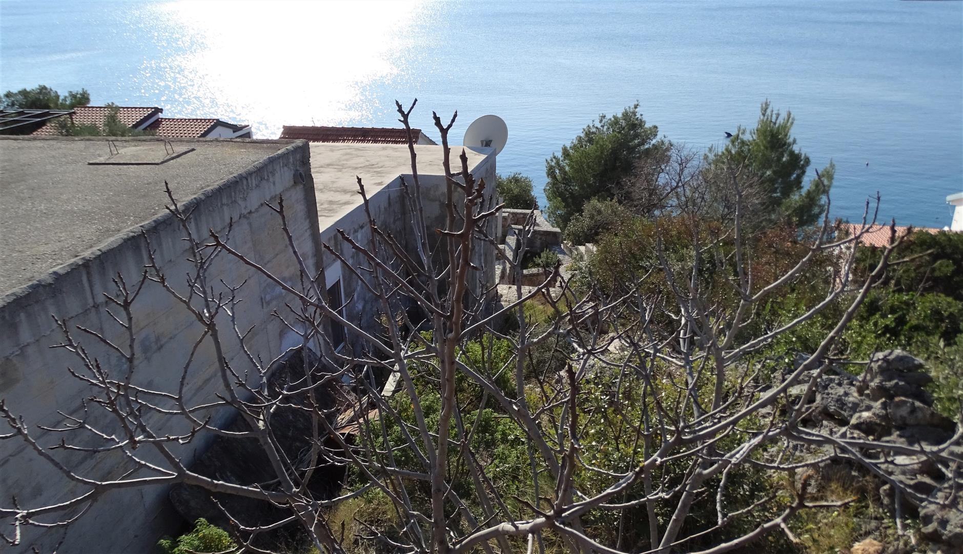 4378- Trogir (okolica) - nedovršena kuća 2. red od mora s fantastičnim pogledom na more